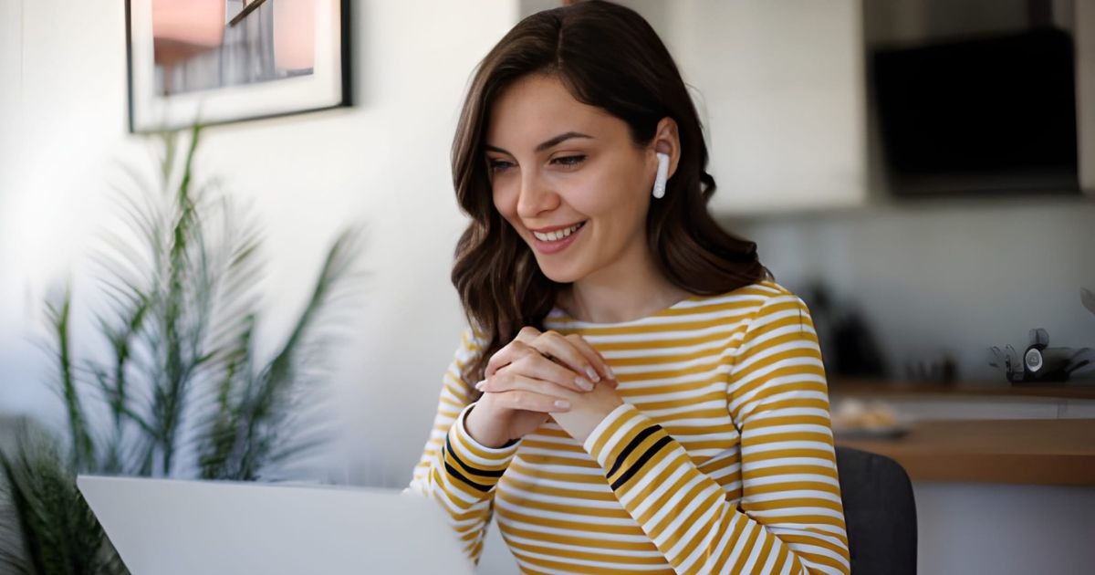 Student following DPU MBA assignments guide online.